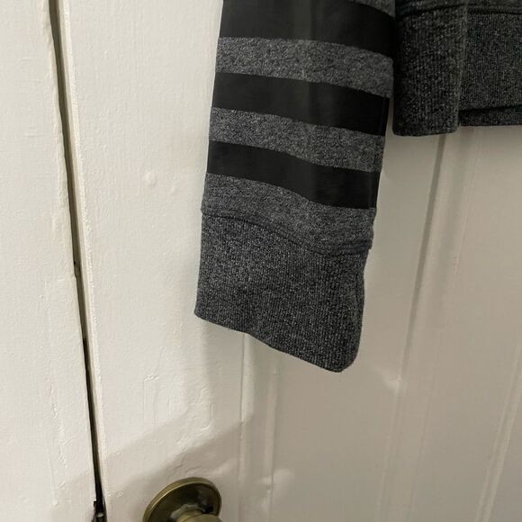 Tommy Hilfiger long sleeve sweatshirt - Picture 5 of 6